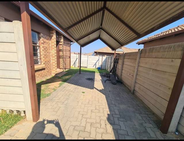 3 BEDROOM HOUSE FOR SALE IN THATCH HILL ESTATE